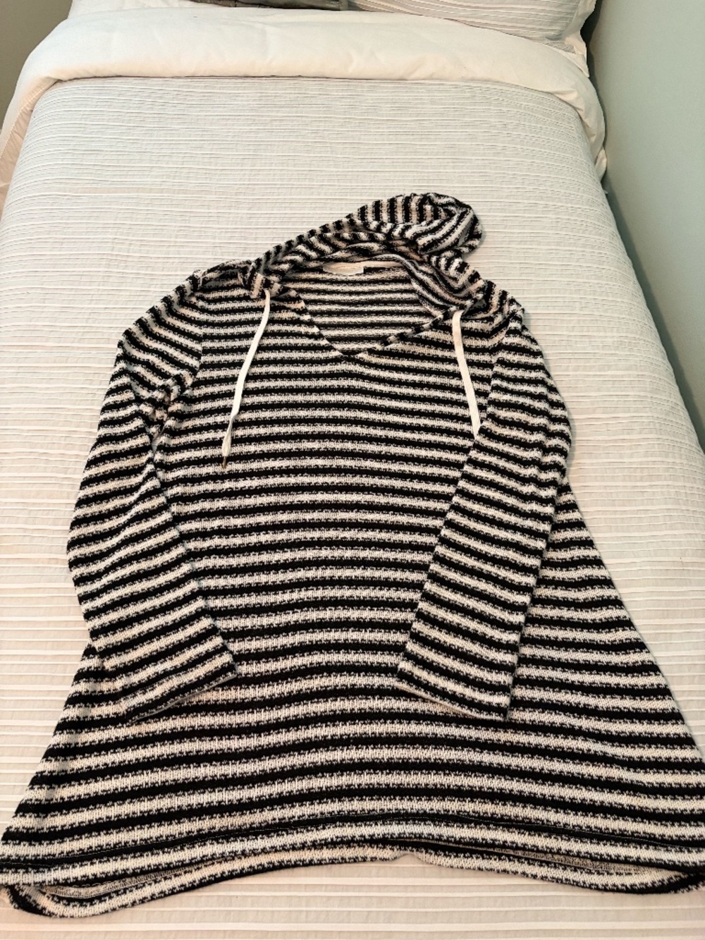 LA BLANCA Striped Hooded Sweater